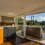 别墅 Panoramic Bosphorus View Terrace Flat 伊斯坦布尔